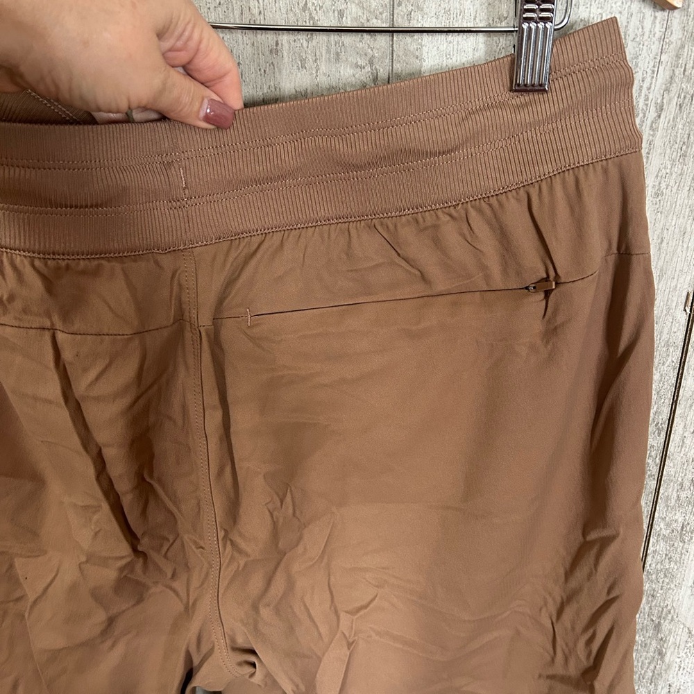 The North Face Latte Shorts - lightweight and packable! - Picture 4 of 4
